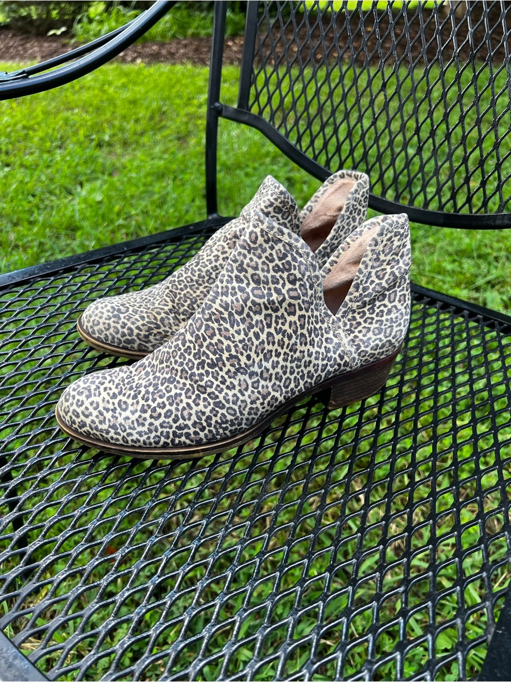 Lucky Brand Baley Suede Leopard Print V-Cut Ankle Booties Size 6.5